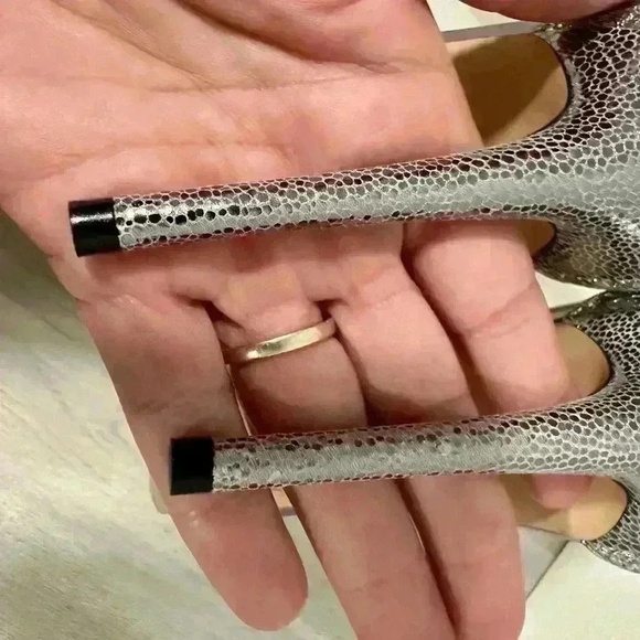 Jimmy Choo Womens Heels Size 38.5-8 Silver Glitter Platform Zip Back Glamorous - Picture 6 of 11